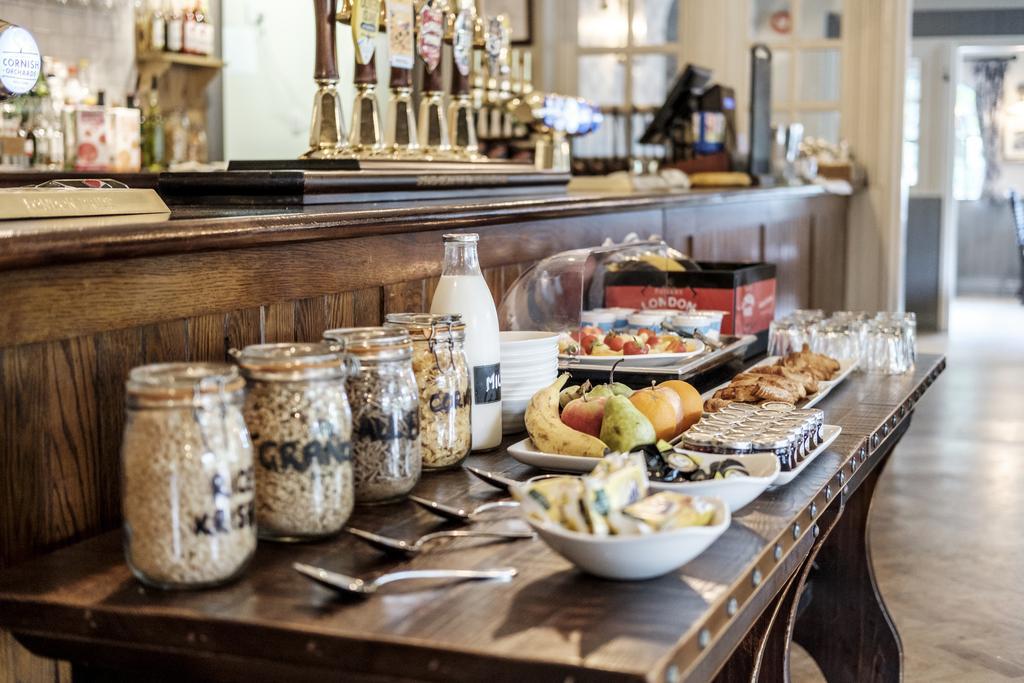 The Princess Royal Farnham  Extérieur photo