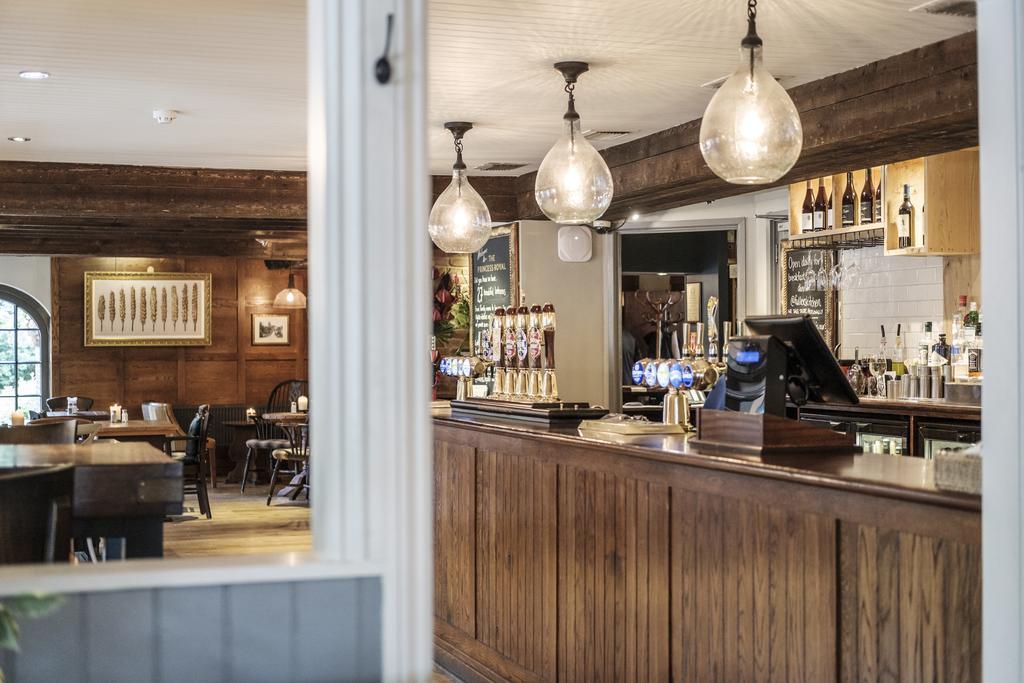The Princess Royal Farnham  Extérieur photo