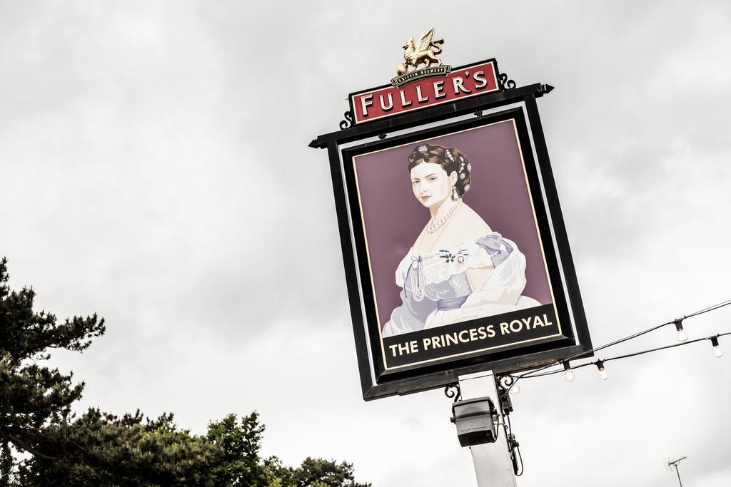 The Princess Royal Farnham  Extérieur photo