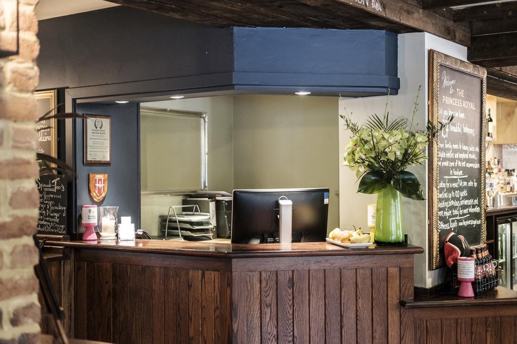 The Princess Royal Farnham  Extérieur photo